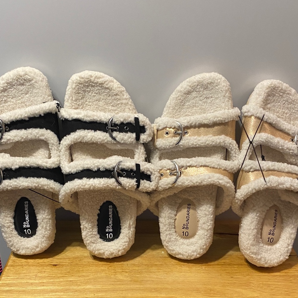 No Boundaries Black and Cream Fuzzy Sandals